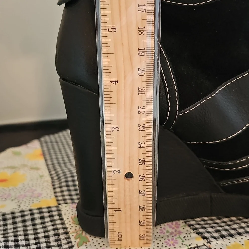 Chloé Black Quilted Leather High Top Wedge Sneakers Size 39 (approx US 8.5–9)